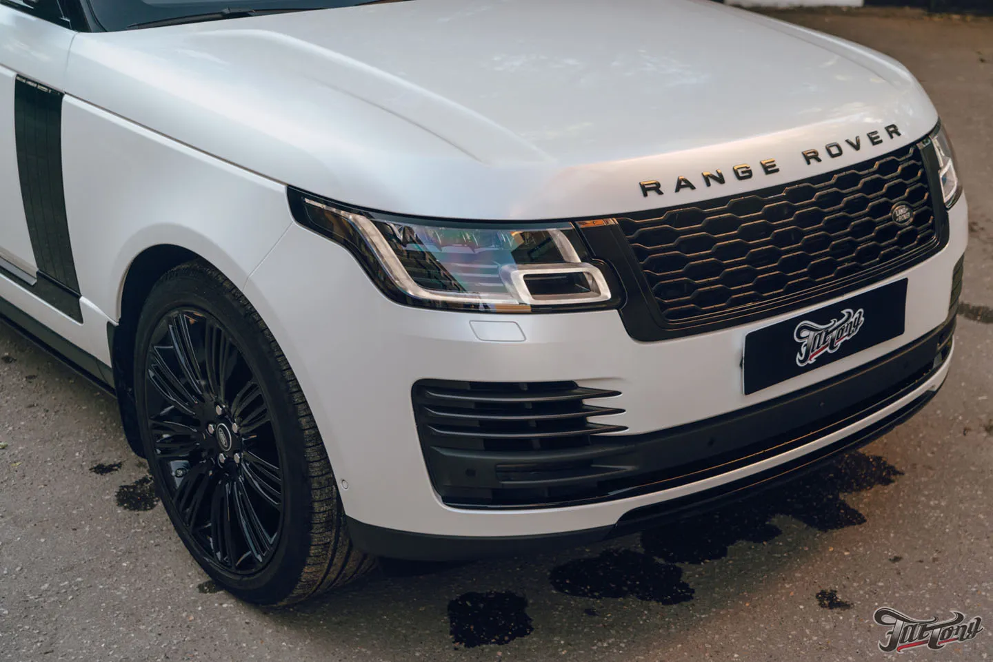 Range Rover Vogue SE в шикарном перламутровом виниле!